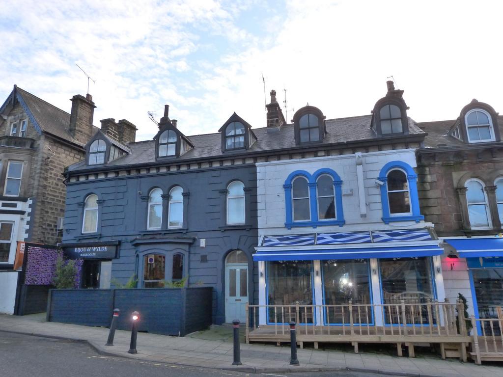 Cheltenham Crescent, Harrogate, HG1 Studio £425 pcm (£98 pw)