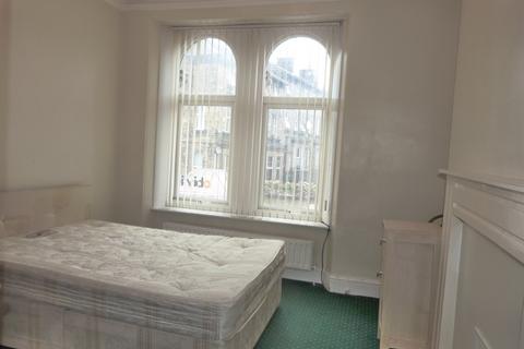 Studio to rent, Cheltenham Crescent, Harrogate, HG1