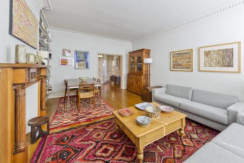 2 bedroom flat for sale, Falkland House, London, W8