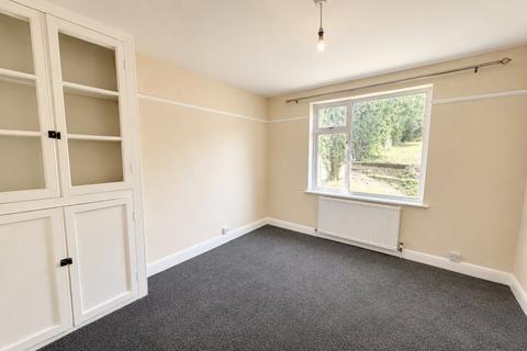 3 bedroom semi-detached house to rent, Chairborough Road, Hp12
