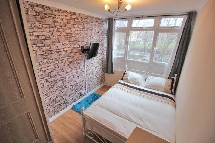 Room for rent In E14 Docklands, available for sin