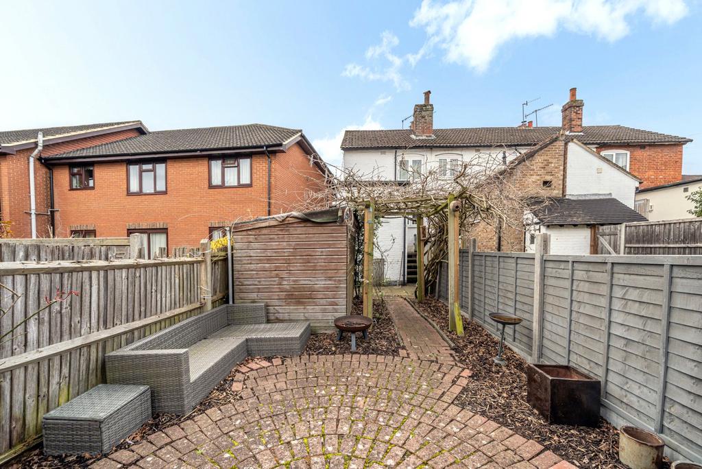 Kings Road, Godalming, GU7 2 bed end of terrace house for