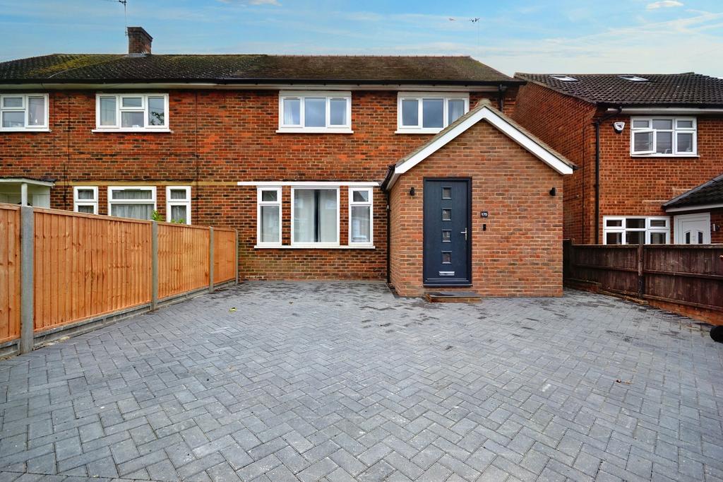 Stanborough Avenue, Borehamwood, WD6 3 bed semidetached house £600,000