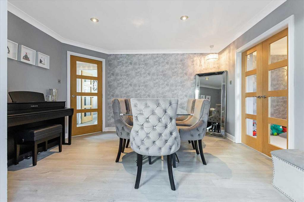 Dining Area (2)
