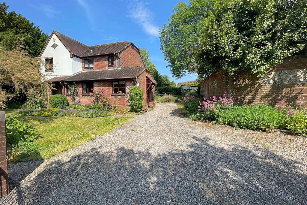 4 bed detached house for sale £735,000