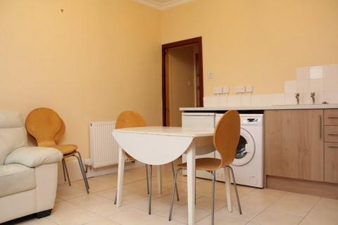 2 bedroom ground floor flat to rent - 71a Glasgow Road, Dumbarton, G82 1RE