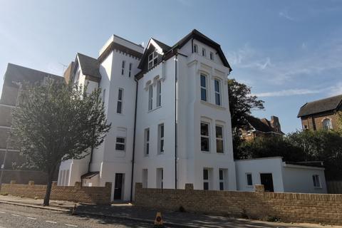 2 bed flat/apartment for rent in Cheriton Gardens, Folkestone, CT20