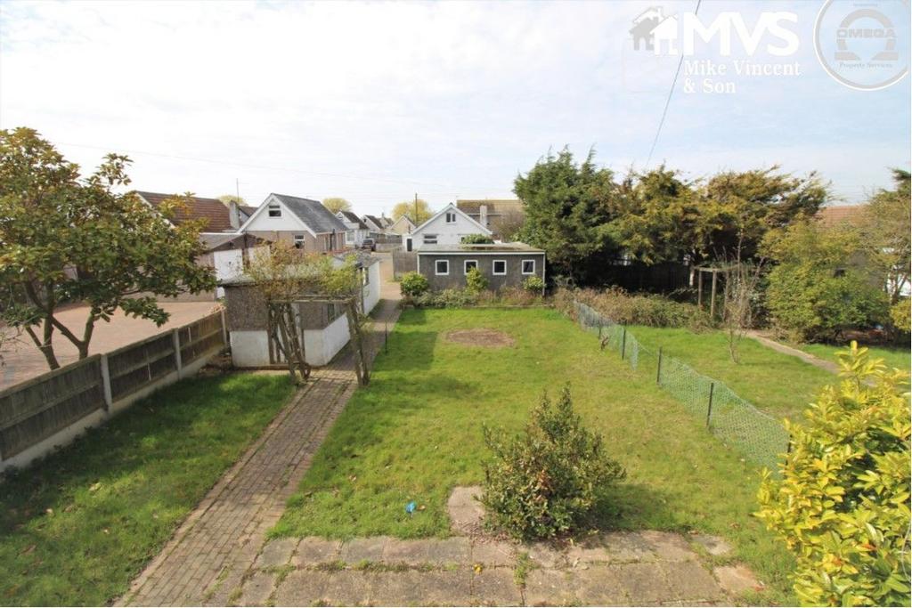 Golf Green Road, Jaywick, ClactononSea 1 bed bungalow £140,000