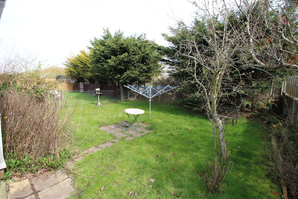 Golf Green Road, Jaywick, ClactononSea 1 bed bungalow £140,000