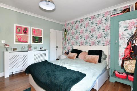 40 East Cliff, Dover, CT16 1LS