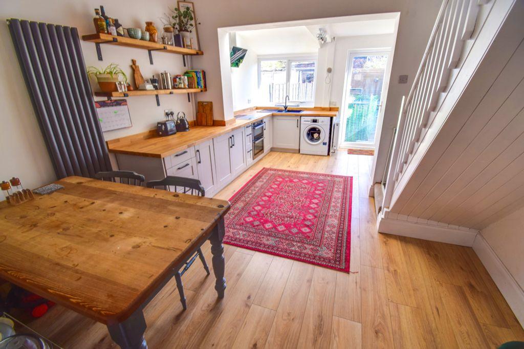 Peel Street, Macclesfield SK11 8BH 3 bed terraced house £1,100 pcm (£