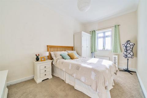 7 Weycombe Road, Haslemere, GU27 1EL