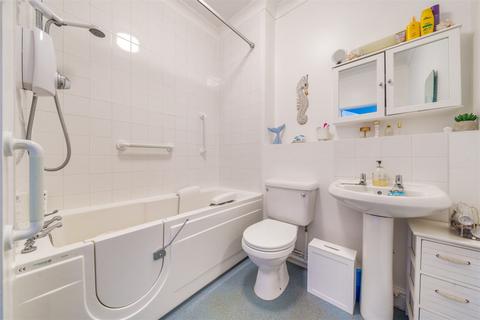7 Weycombe Road, Haslemere, GU27 1EL