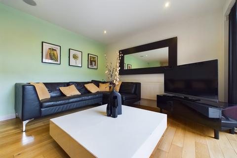 1 bedroom apartment to rent, The Sawmill, Dock Street, HU1
