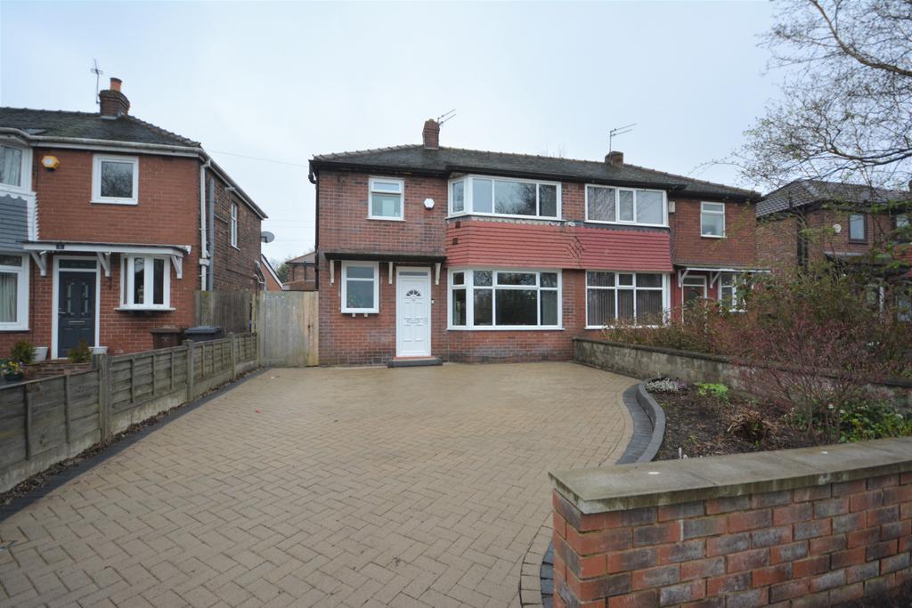 Thatch Leach Lane, Whitefield... 3 bed property £1,200 pcm (£277 pw)