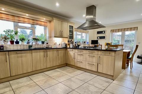 4 bedroom detached house for sale, Oak Lane, Ringwood, BH24 1QP