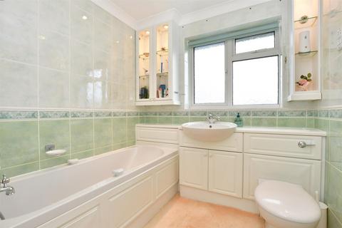 25 Apple Tree Walk, Climping, Littlehampton, BN17 5QN