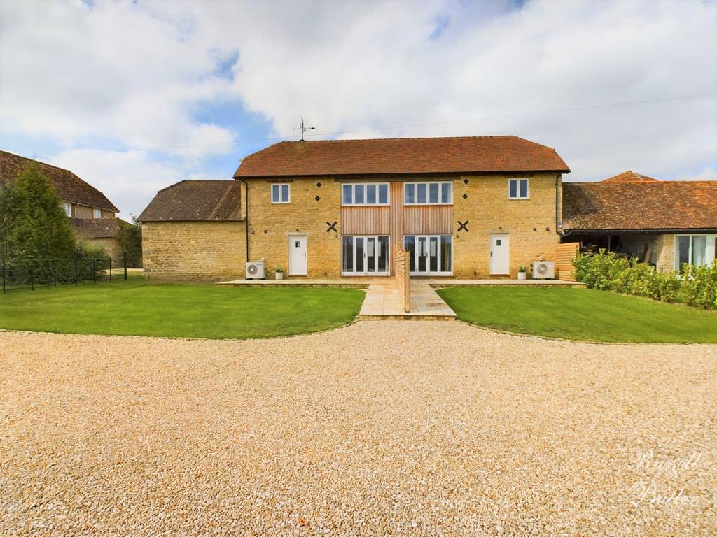 Bicester Road, Twyford, Buckingham, Buckinghamshire, MK18 2 bed barn