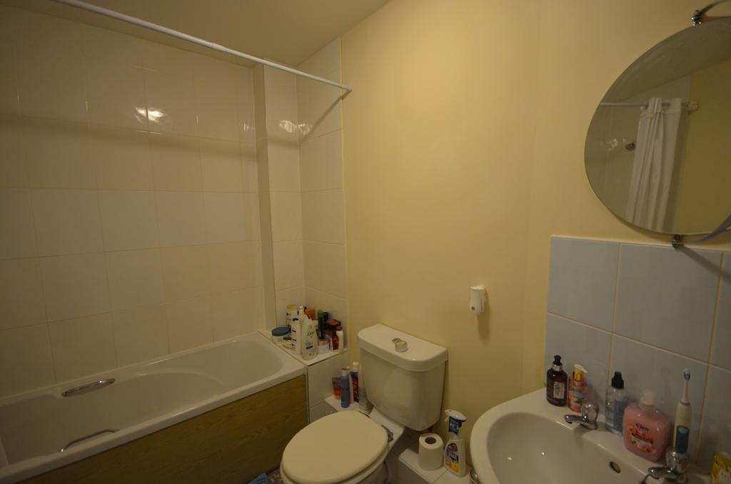 Oakley Road, Corby, NN18 2 bed flat £675 pcm (£156 pw)