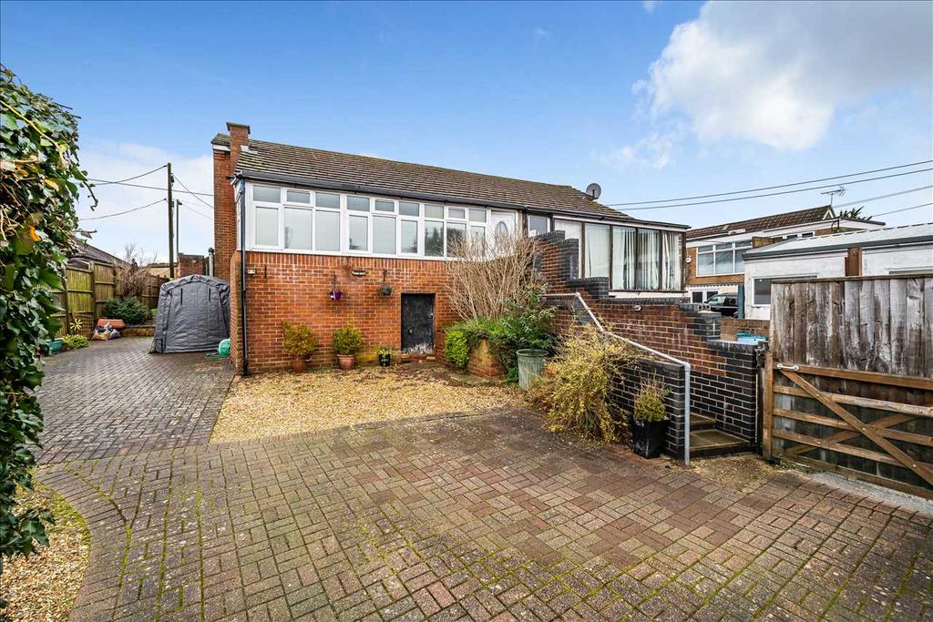 Roman Road, Basingstoke 2 bed semidetached house for sale £325,000