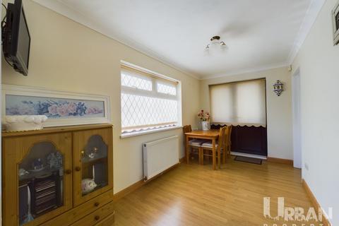 2 bedroom bungalow for sale - Dunscombe Park, Hull, Yorkshire, HU8