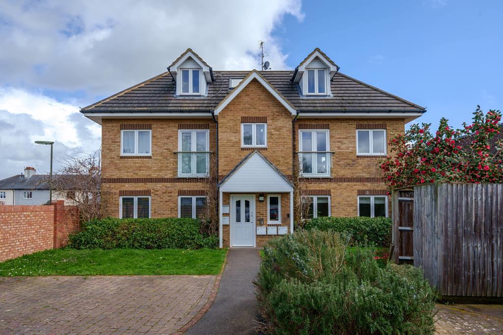SunburyOnThames, Surrey, TW16 2 bed flat for sale £325,000