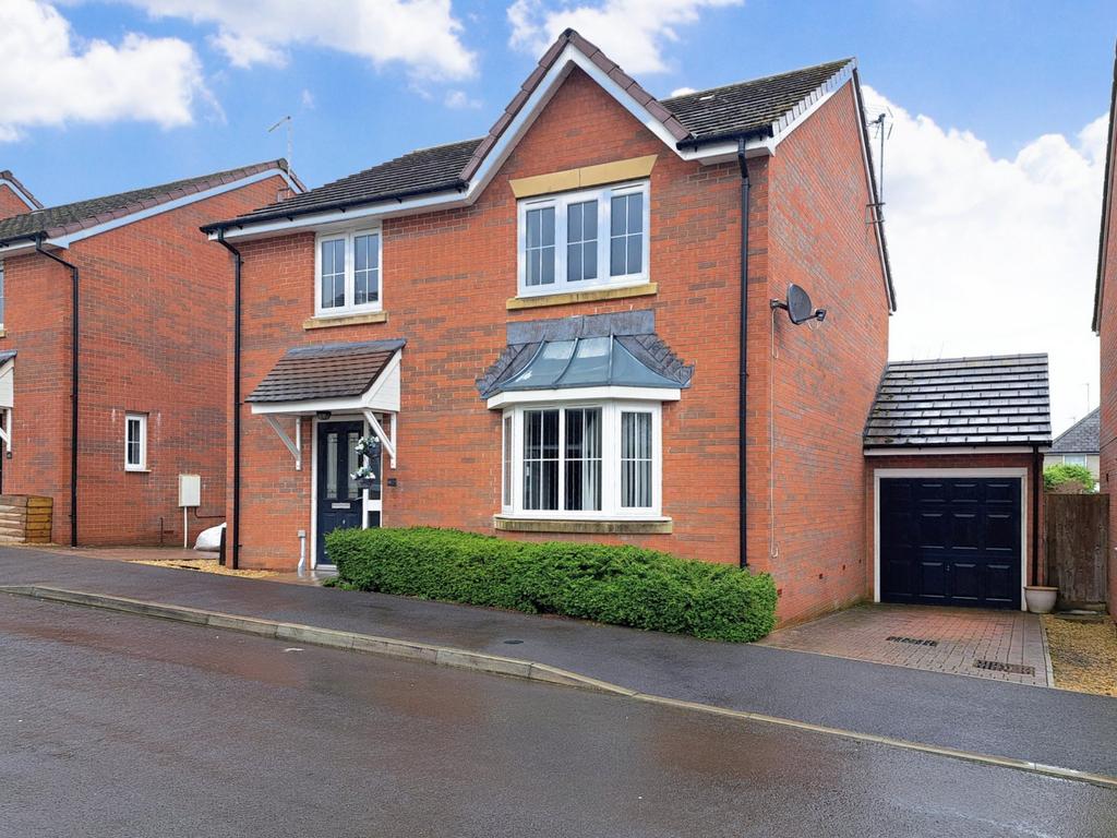 Harbin Close, Yeovil, Somerset, BA21 4 bed detached house - £350,000