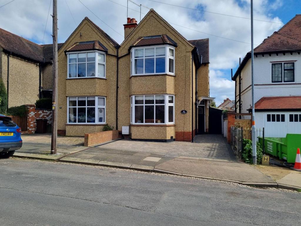 Lime Avenue, Abington, Northampton... 3 bed semidetached house £360,000