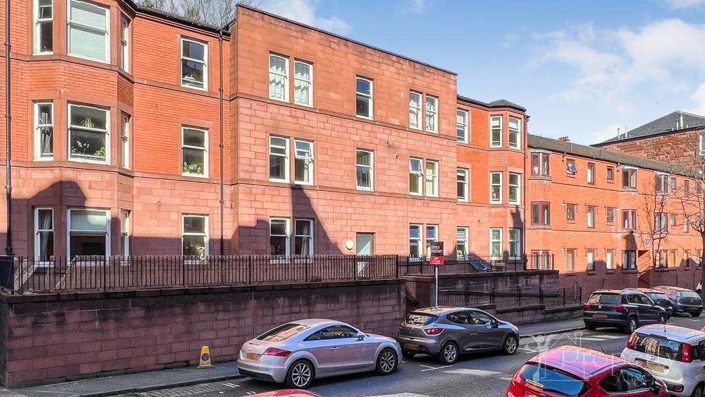 Caird Drive, Glasgow G11 2 bed flat £250,000