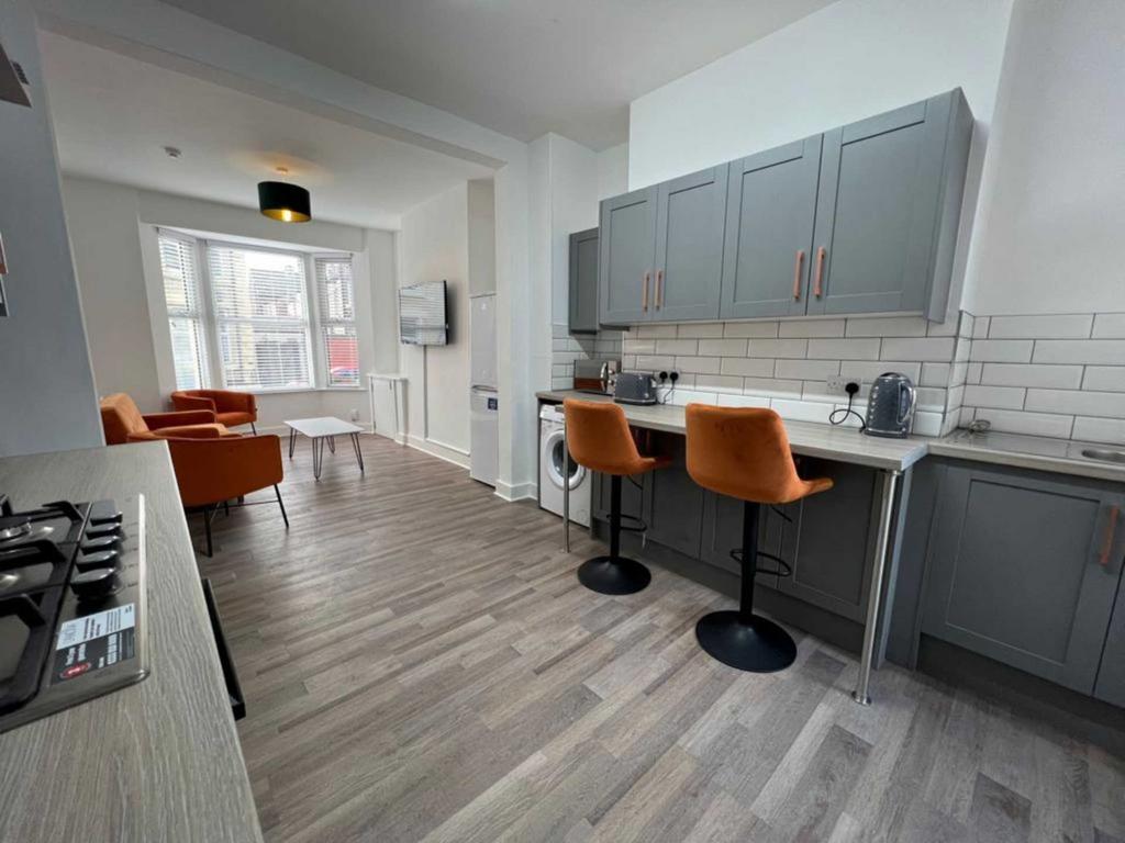 Saxony Road, Liverpool 6 bed semidetached house to rent £120 pcm (£