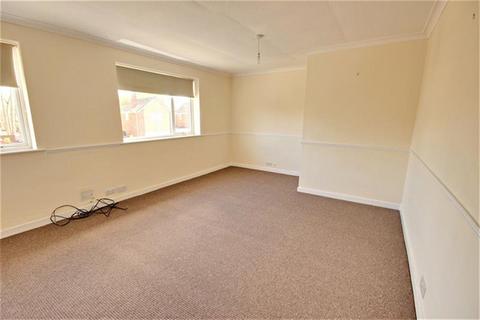 2 bedroom apartment to rent, Maple Drive, HU17