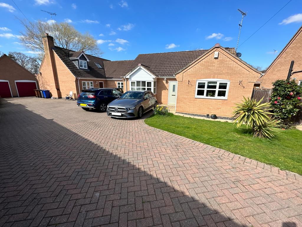 Neville Close, Rolleston on Dove, BurtononTrent, DE13 2 bed detached