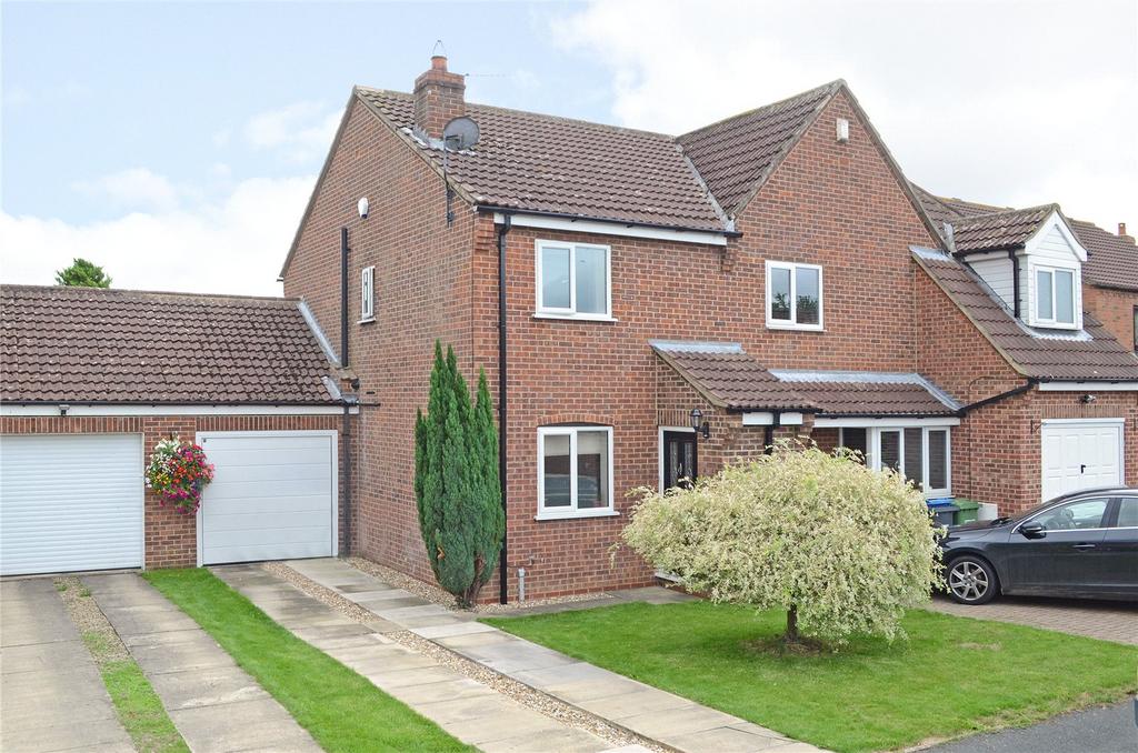 Bravener Court, Newton on Ouse, York... 2 bed semidetached house £