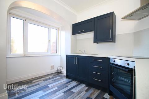 3 bedroom terraced house for sale - Rutland Avenue,  Fleetwood, FY7