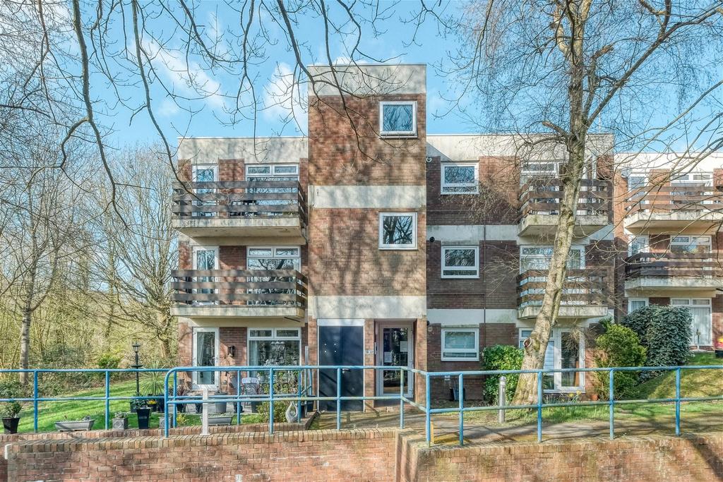 Southcrest Gardens, Southcrest... 2 bed flat £130,000