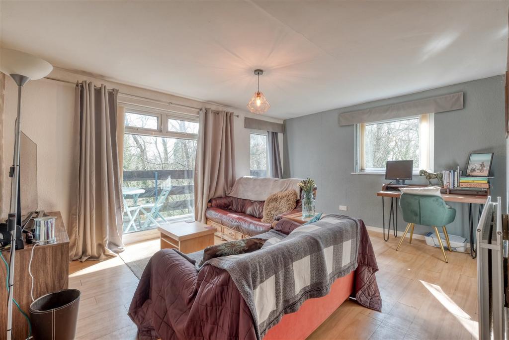 Southcrest Gardens, Southcrest... 2 bed flat £130,000