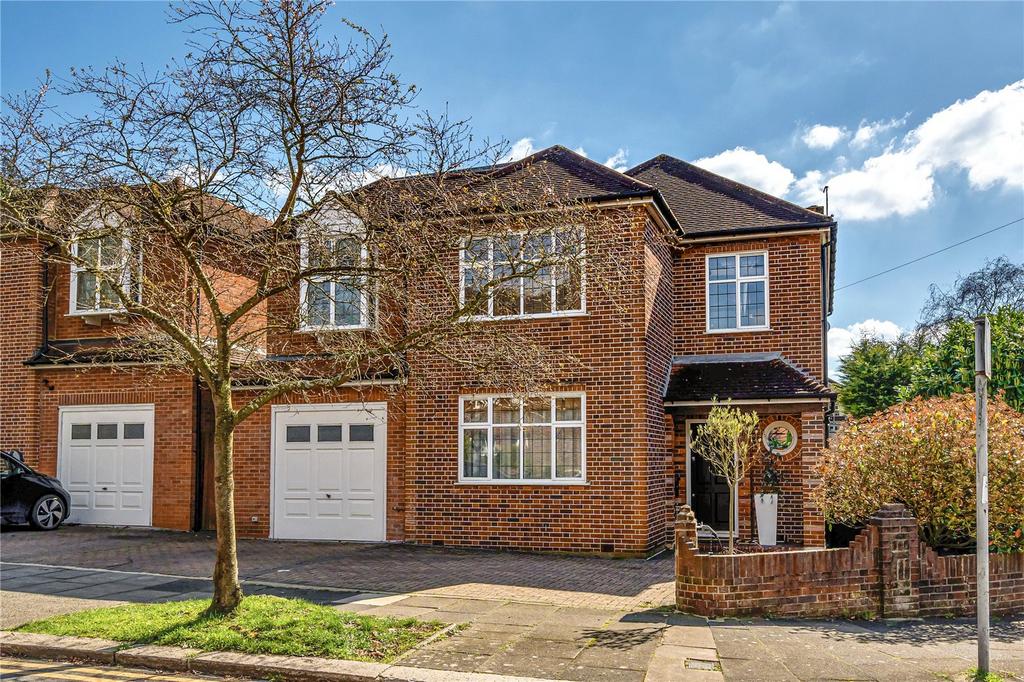 The Croft, EN5 5 bed detached house £1,475,000