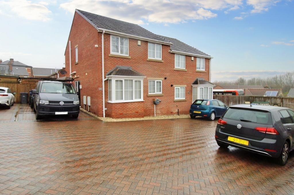 Park View Court, Park Street, Wombwell, Barnsley 3 bed semidetached