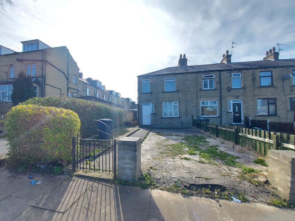 Birch Lane, Bradford, BD5 3 bed semidetached house £750 pcm (£173 pw)