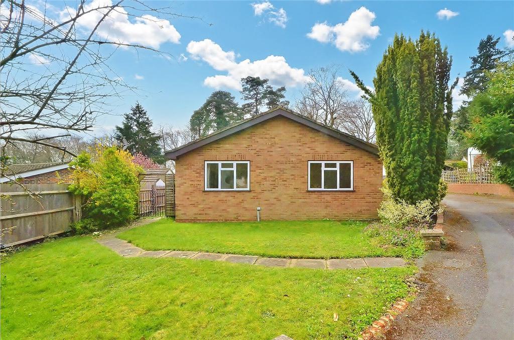Copse Avenue, Farnham, Surrey, GU9 3 bed bungalow £2,000 pcm (£462 pw)