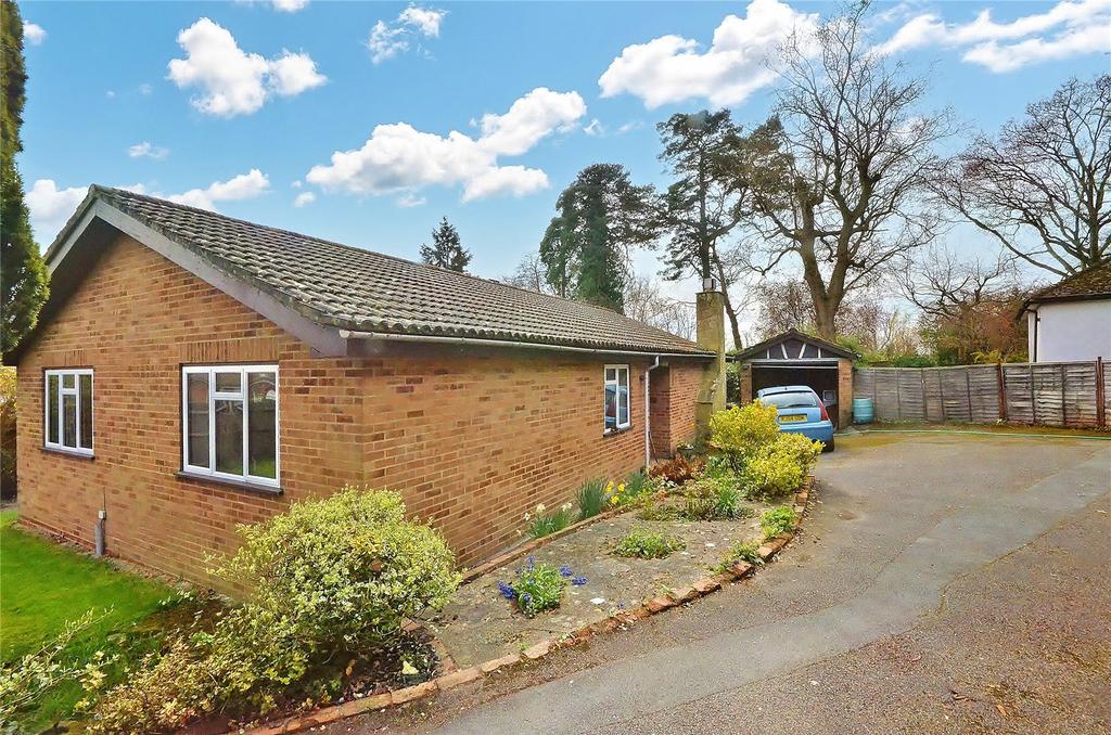 Copse Avenue, Farnham, Surrey, GU9 3 bed bungalow £2,000 pcm (£462 pw)