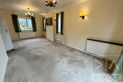 3 bedroom bungalow to rent, West Farm Close, Ashtead KT21