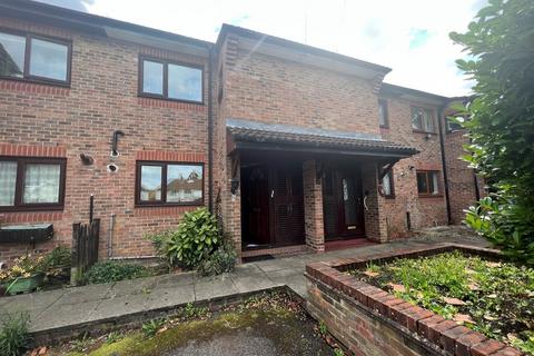 2 bedroom terraced house to rent, Stradbrook Close, Harrow HA2
