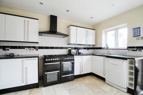 5 bedroom semi-detached house to rent, Kelburne Road, Cowley