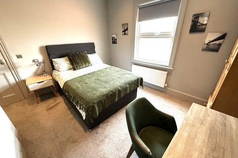 1 bedroom in a house share to rent, Howard Street, Reading