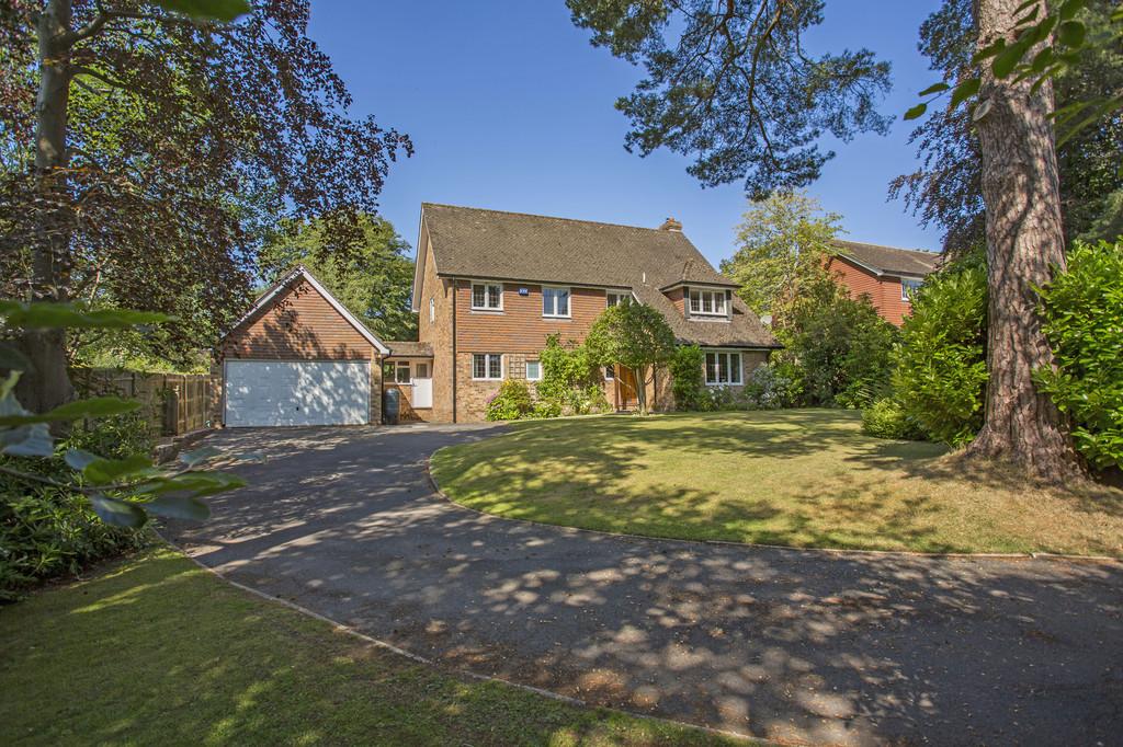 Harlequin Lane, Crowborough 4 bed detached house for sale £850,000