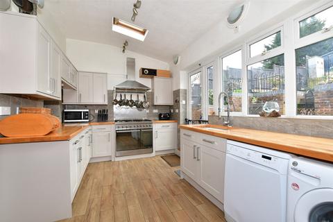 8 Chipstead Lane, Lower Kingswood, Tadworth, KT20 6RE