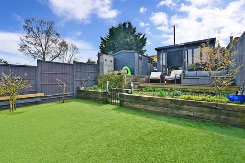8 Chipstead Lane, Lower Kingswood, Tadworth, KT20 6RE
