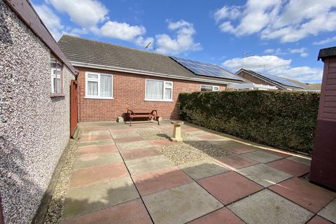 2 bedroom semi-detached bungalow for sale - Kings Mead, Driffield