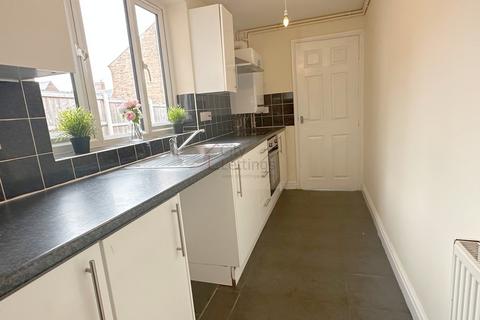 3 bedroom end of terrace house to rent, Cherry Close , Arnold